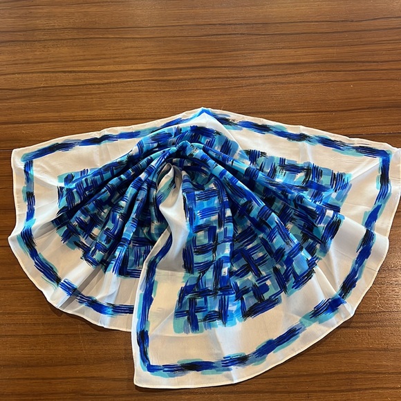 Soie Naturelle scarf Made in France, lovely blue and white mid century pattern! - Picture 3 of 8